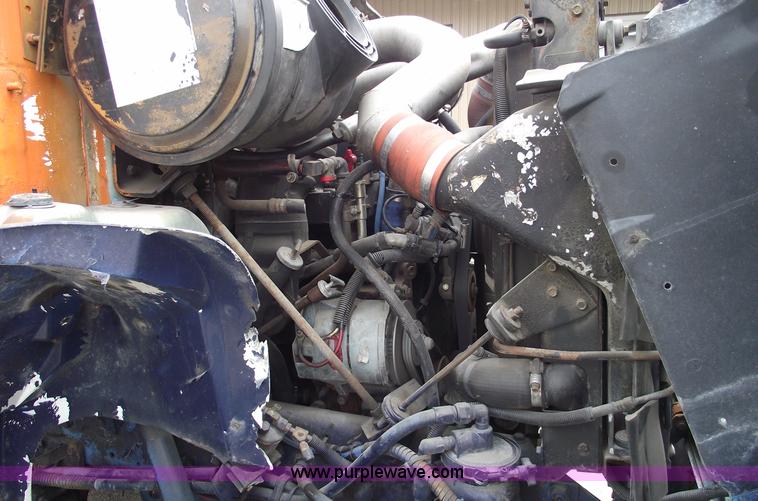 image for item 5453 1994 International 8100 semi truck