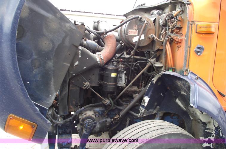 image for item 5453 1994 International 8100 semi truck