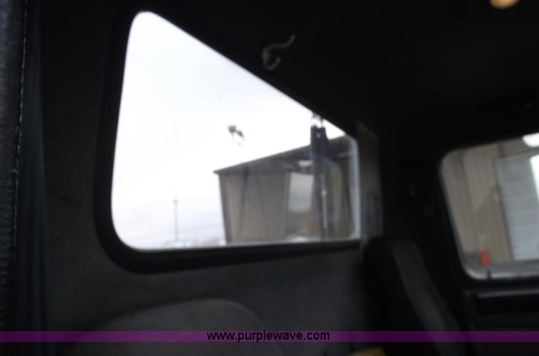 image for item 5453 1994 International 8100 semi truck