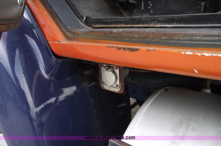 image for item 5453 1994 International 8100 semi truck