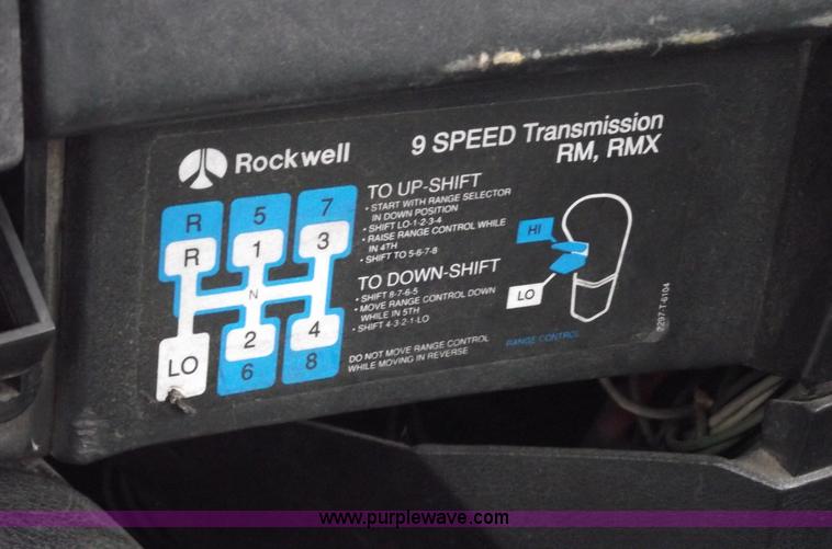 image for item 5453 1994 International 8100 semi truck