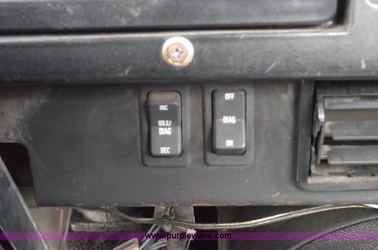 image for item 5453 1994 International 8100 semi truck