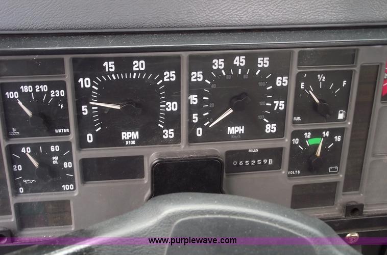 image for item 5453 1994 International 8100 semi truck