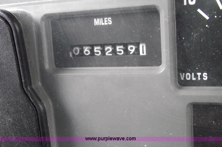 image for item 5453 1994 International 8100 semi truck