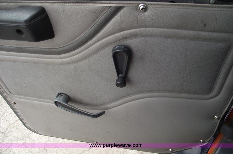 image for item 5453 1994 International 8100 semi truck