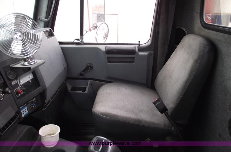 image for item 5453 1994 International 8100 semi truck