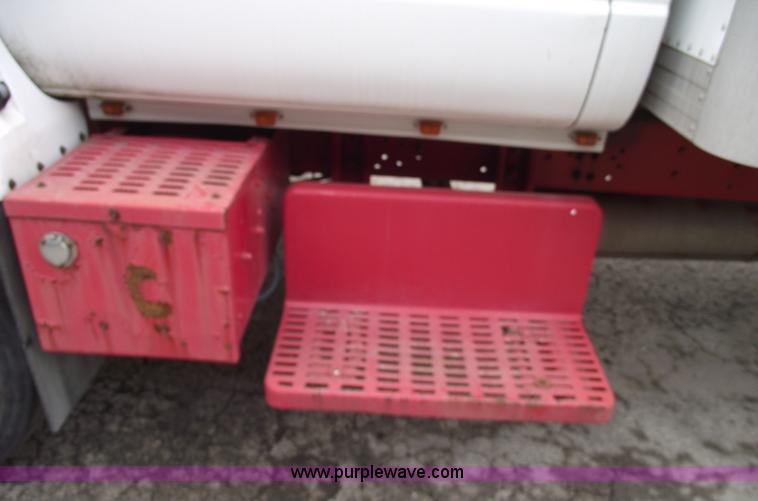 image for item 5454 1995 GMC TopKick box truck