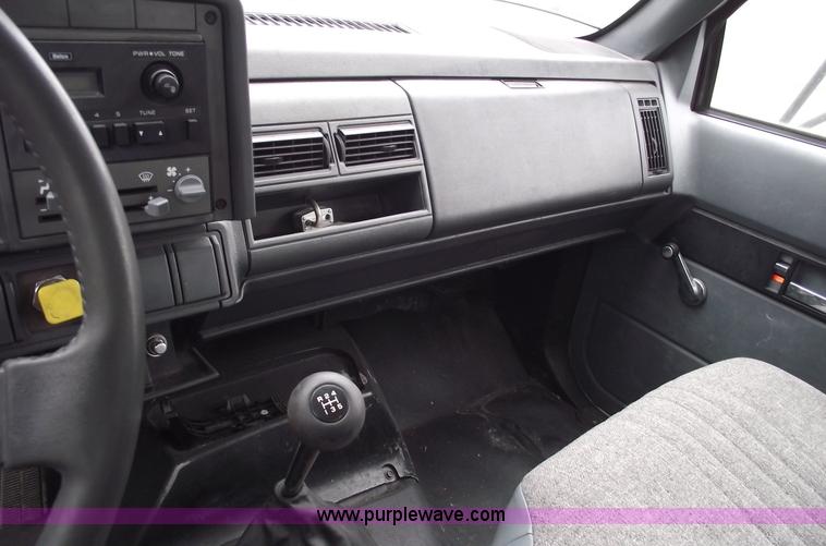 image for item 5454 1995 GMC TopKick box truck