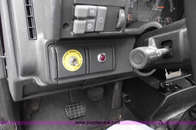 image for item 5454 1995 GMC TopKick box truck