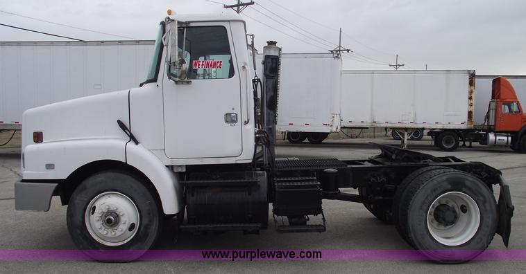 image for item 5455 1991 Volvo WG42T semi truck