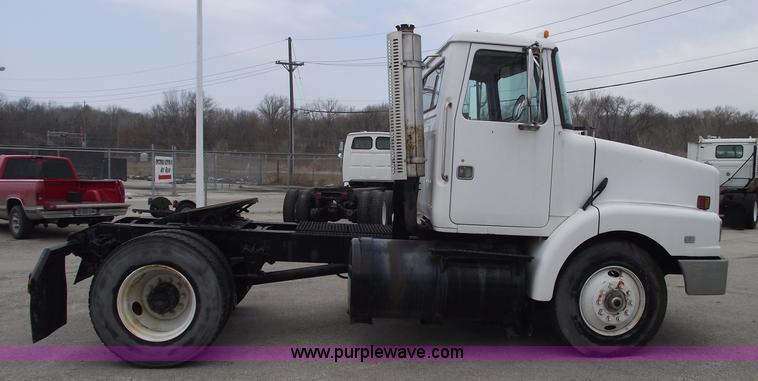 image for item 5455 1991 Volvo WG42T semi truck