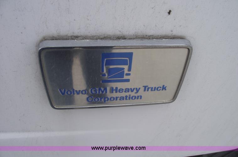 image for item 5455 1991 Volvo WG42T semi truck