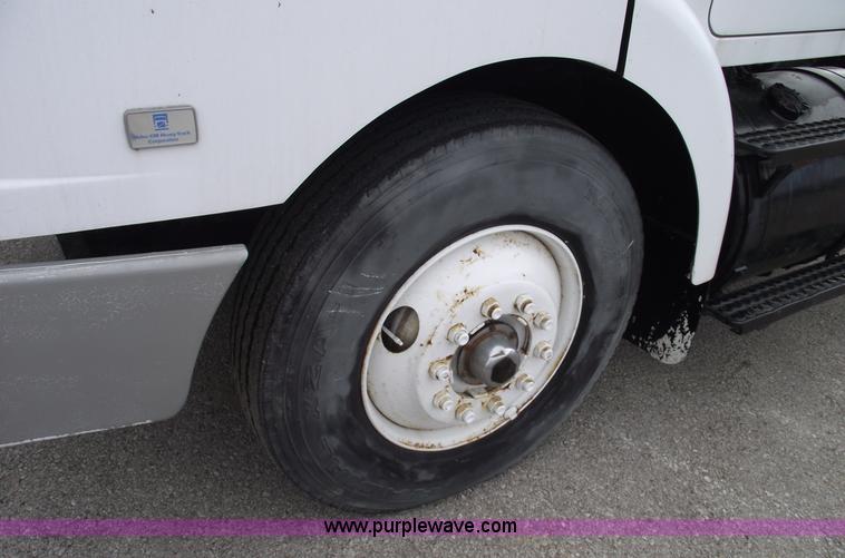 image for item 5455 1991 Volvo WG42T semi truck