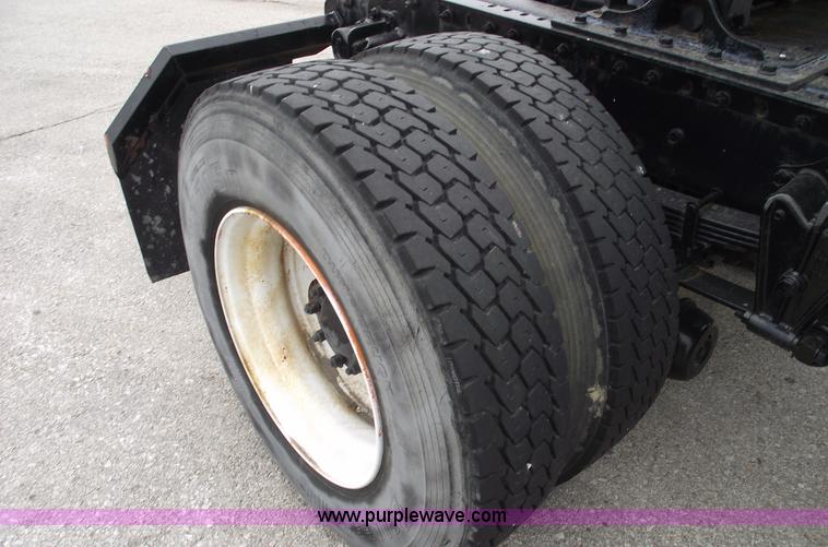 image for item 5455 1991 Volvo WG42T semi truck