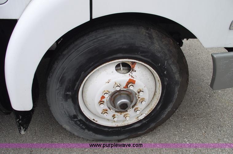 image for item 5455 1991 Volvo WG42T semi truck