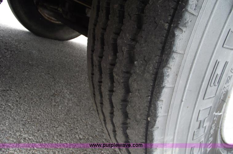 image for item 5455 1991 Volvo WG42T semi truck