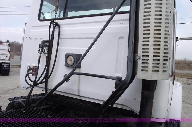 image for item 5455 1991 Volvo WG42T semi truck