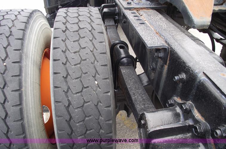 image for item 5455 1991 Volvo WG42T semi truck