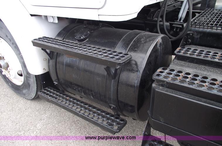 image for item 5455 1991 Volvo WG42T semi truck