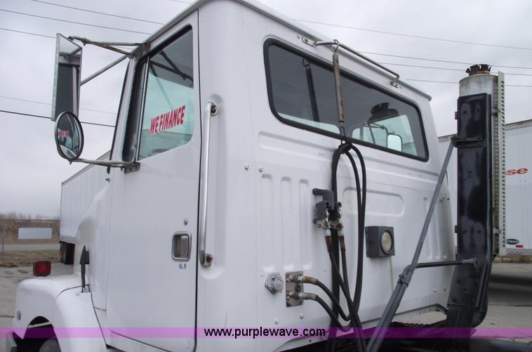 image for item 5455 1991 Volvo WG42T semi truck