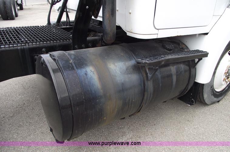 image for item 5455 1991 Volvo WG42T semi truck