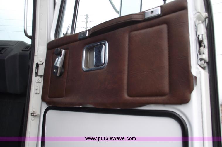 image for item 5455 1991 Volvo WG42T semi truck