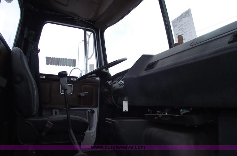 image for item 5455 1991 Volvo WG42T semi truck