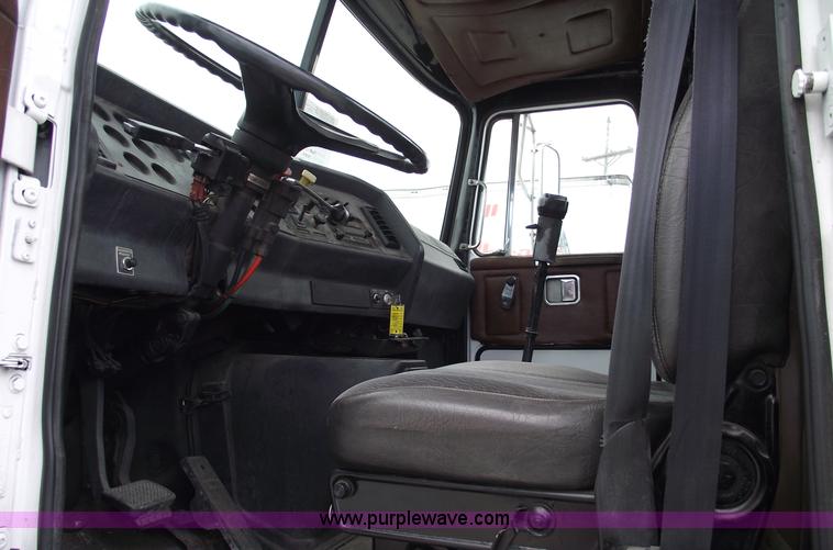 image for item 5455 1991 Volvo WG42T semi truck