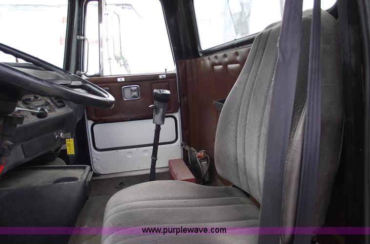 image for item 5455 1991 Volvo WG42T semi truck