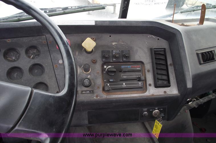 image for item 5455 1991 Volvo WG42T semi truck