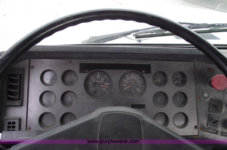 image for item 5455 1991 Volvo WG42T semi truck