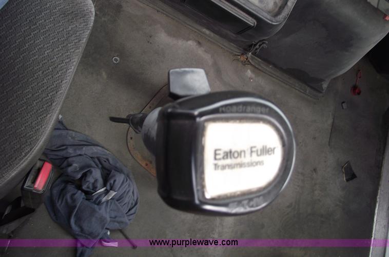 image for item 5455 1991 Volvo WG42T semi truck