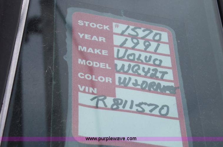 image for item 5455 1991 Volvo WG42T semi truck