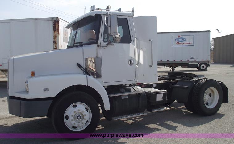 image for item 5457 1995 Volvo WG42T semi truck