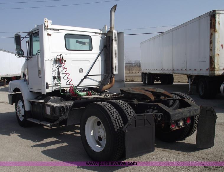 image for item 5457 1995 Volvo WG42T semi truck