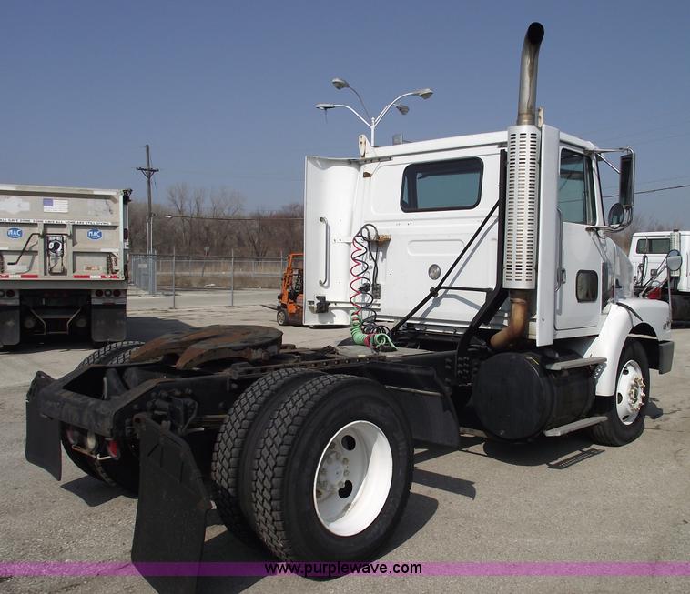 image for item 5457 1995 Volvo WG42T semi truck