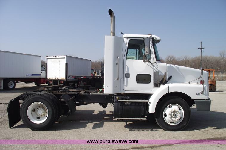 image for item 5457 1995 Volvo WG42T semi truck