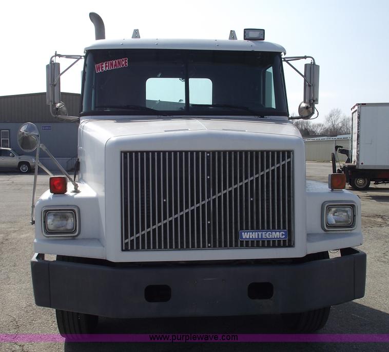 image for item 5457 1995 Volvo WG42T semi truck