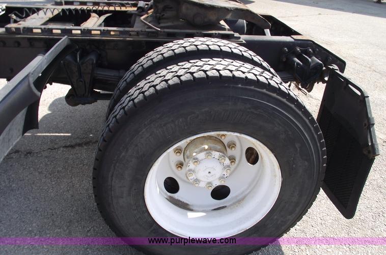 image for item 5457 1995 Volvo WG42T semi truck