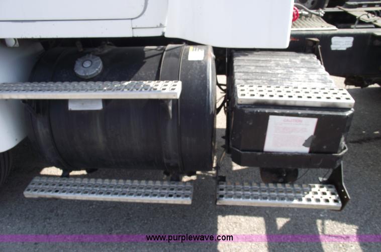 image for item 5457 1995 Volvo WG42T semi truck