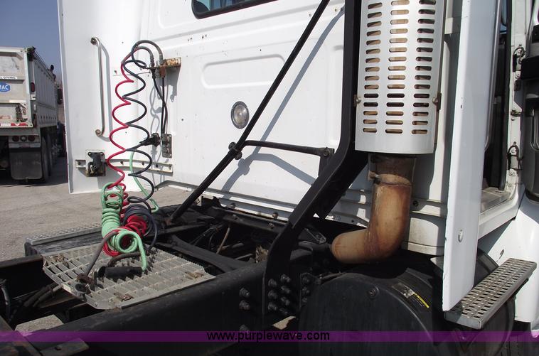 image for item 5457 1995 Volvo WG42T semi truck