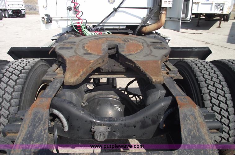 image for item 5457 1995 Volvo WG42T semi truck