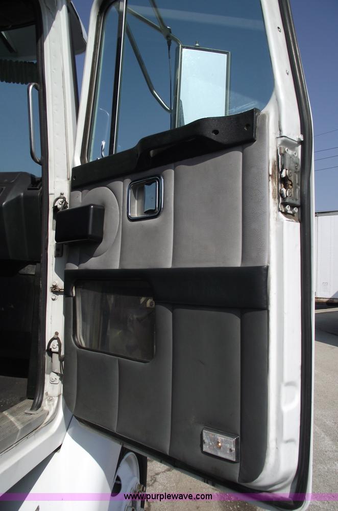 image for item 5457 1995 Volvo WG42T semi truck