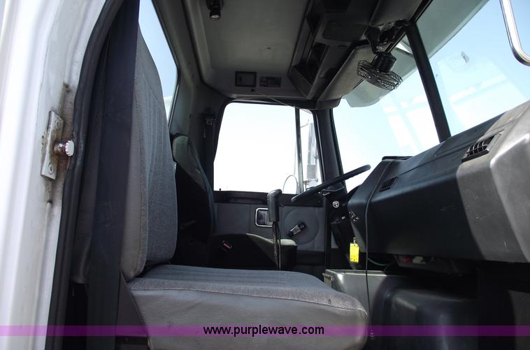 image for item 5457 1995 Volvo WG42T semi truck