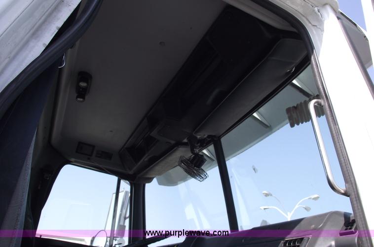 image for item 5457 1995 Volvo WG42T semi truck