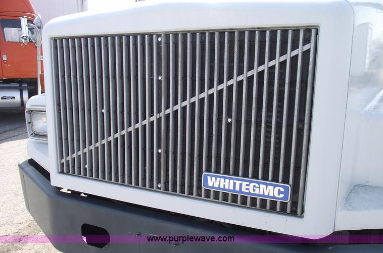 image for item 5457 1995 Volvo WG42T semi truck