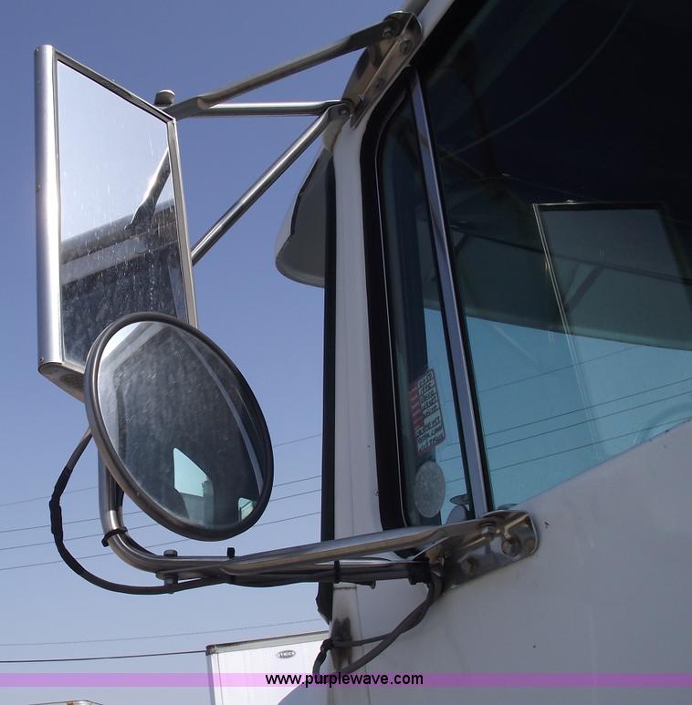 image for item 5457 1995 Volvo WG42T semi truck