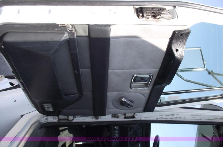 image for item 5457 1995 Volvo WG42T semi truck