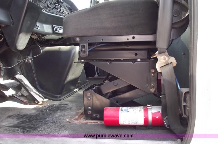 image for item 5457 1995 Volvo WG42T semi truck