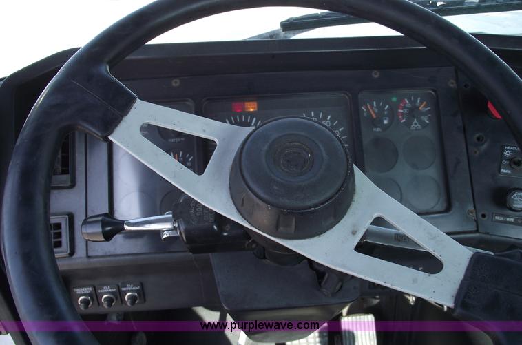 image for item 5457 1995 Volvo WG42T semi truck